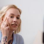 Graficzny eyeliner krok po kroku: śmiałe linie, które robią efekt WOW