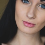 Usta jak Twoje, tylko lepsze: naturalny makijaż z efektem WOW w 5 minut